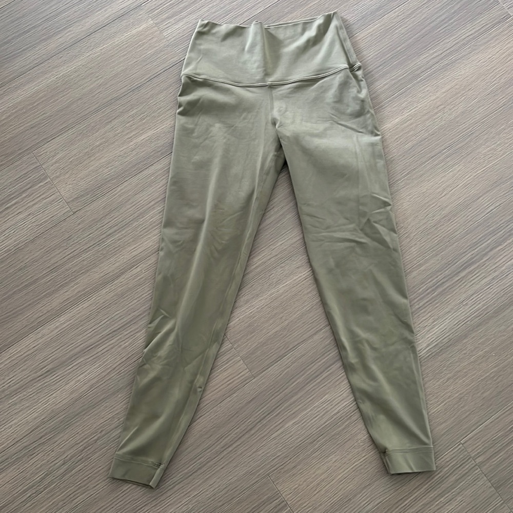 SET ACTIVE Olive leggings in size medium